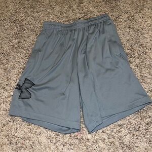 Boys size small athletic shorts size small under armour pockets and drawstring